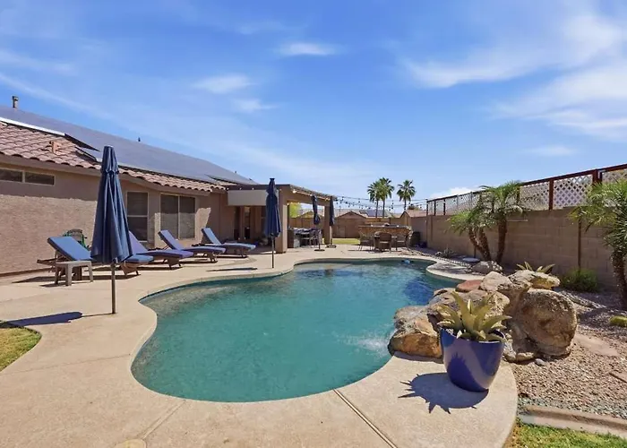 Holiday home Spacious House With Heated Pool Near Sports Complex