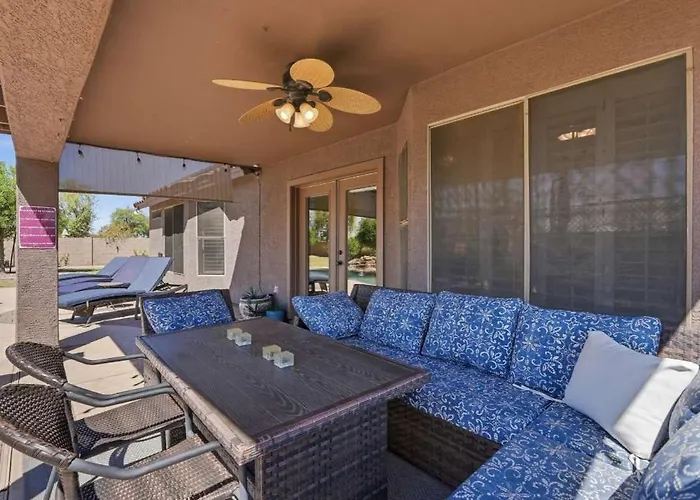 Holiday home Spacious House With Heated Pool Near Sports Complex *