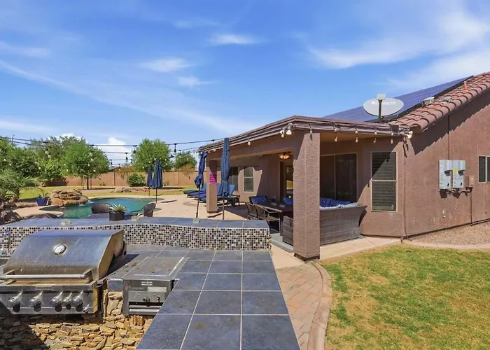 Spacious House With Heated Pool Near Sports Complex Peoria