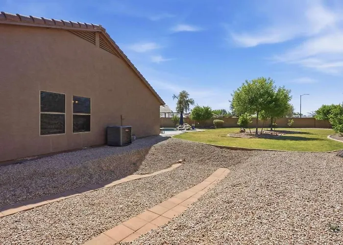 Spacious House With Heated Pool Near Sports Complex Peoria