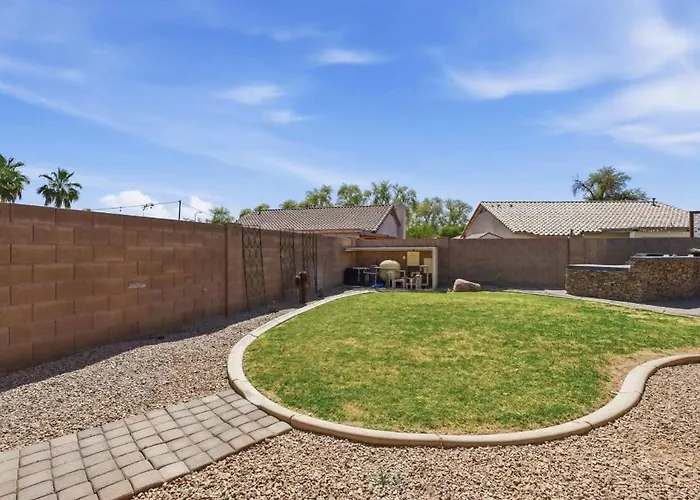 Holiday home Spacious House With Heated Pool Near Sports Complex *