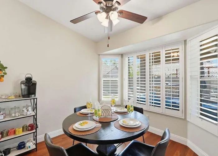 Spacious House With Heated Pool Near Sports Complex Holiday home