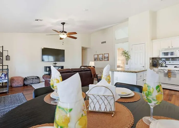 Holiday home Spacious House With Heated Pool Near Sports Complex *