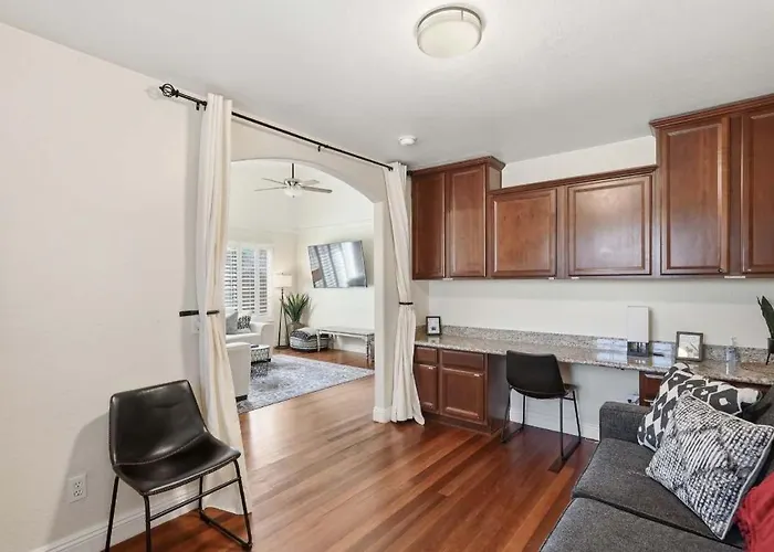 Spacious House With Heated Pool Near Sports Complex Holiday home